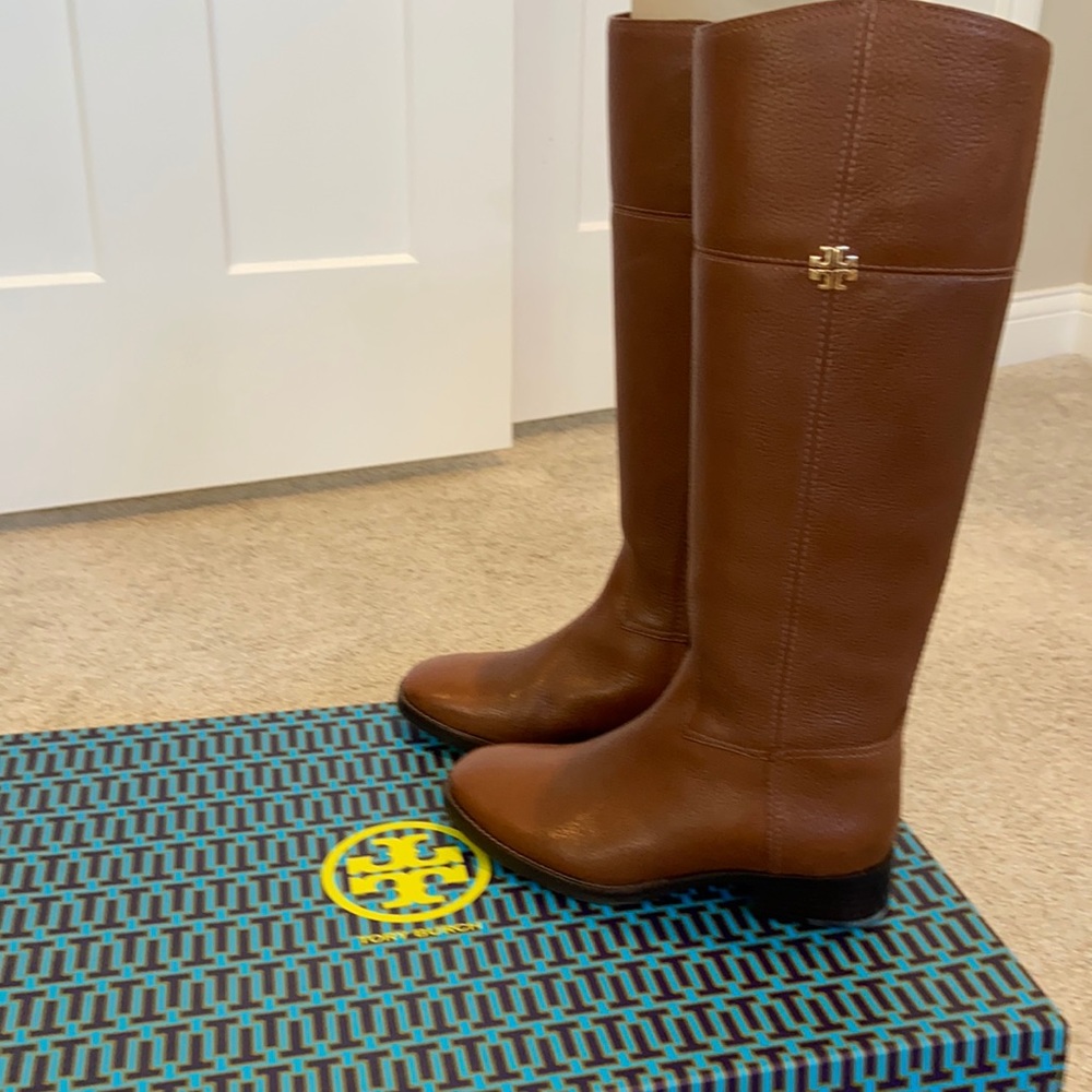 New in box Tory Burch size 6M rustic brown leather Jolie riding boots.
